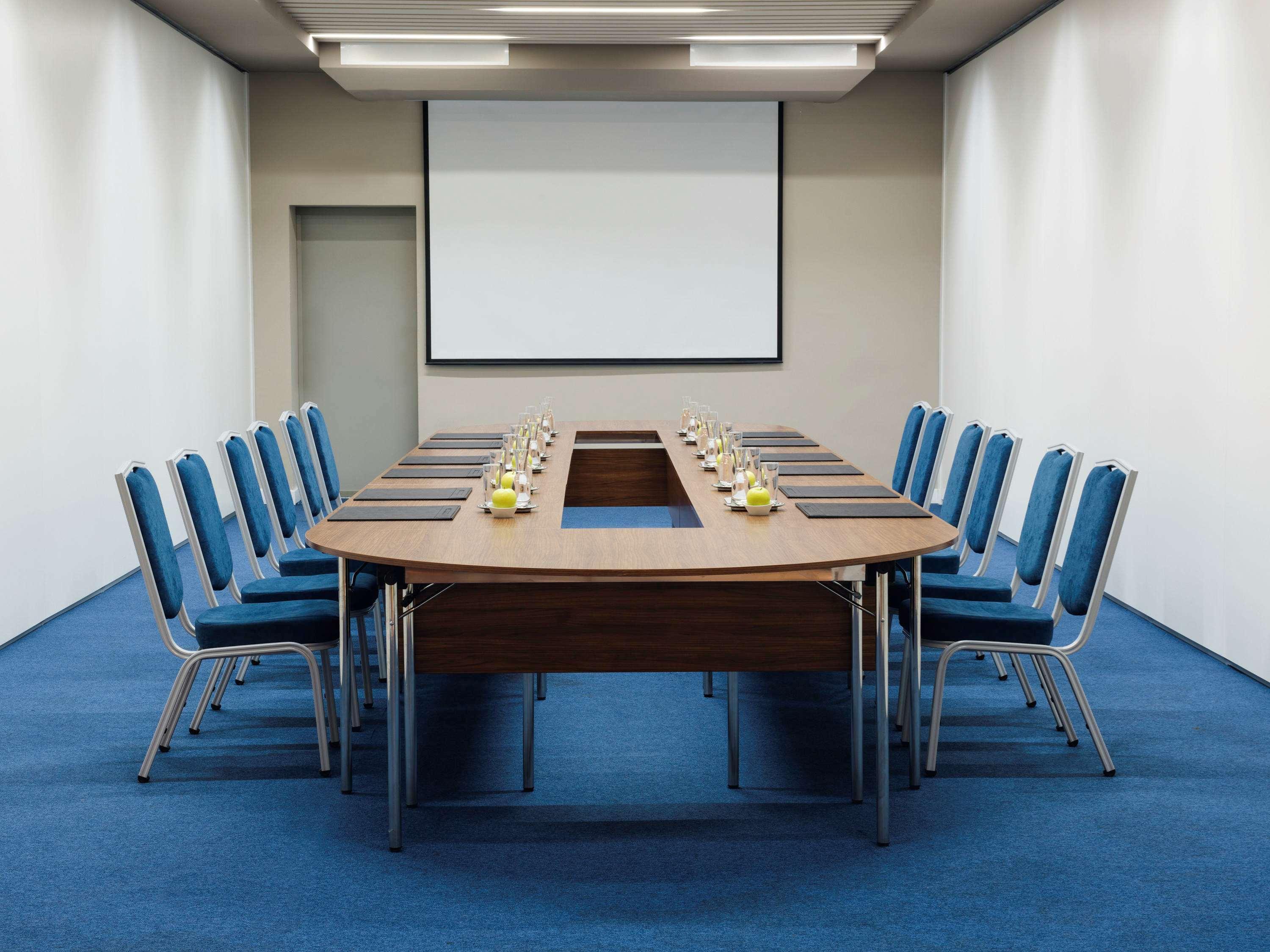 玛拉巴塔丹吉尔瑞享酒店及娱乐场 外观 照片 A typical meeting room