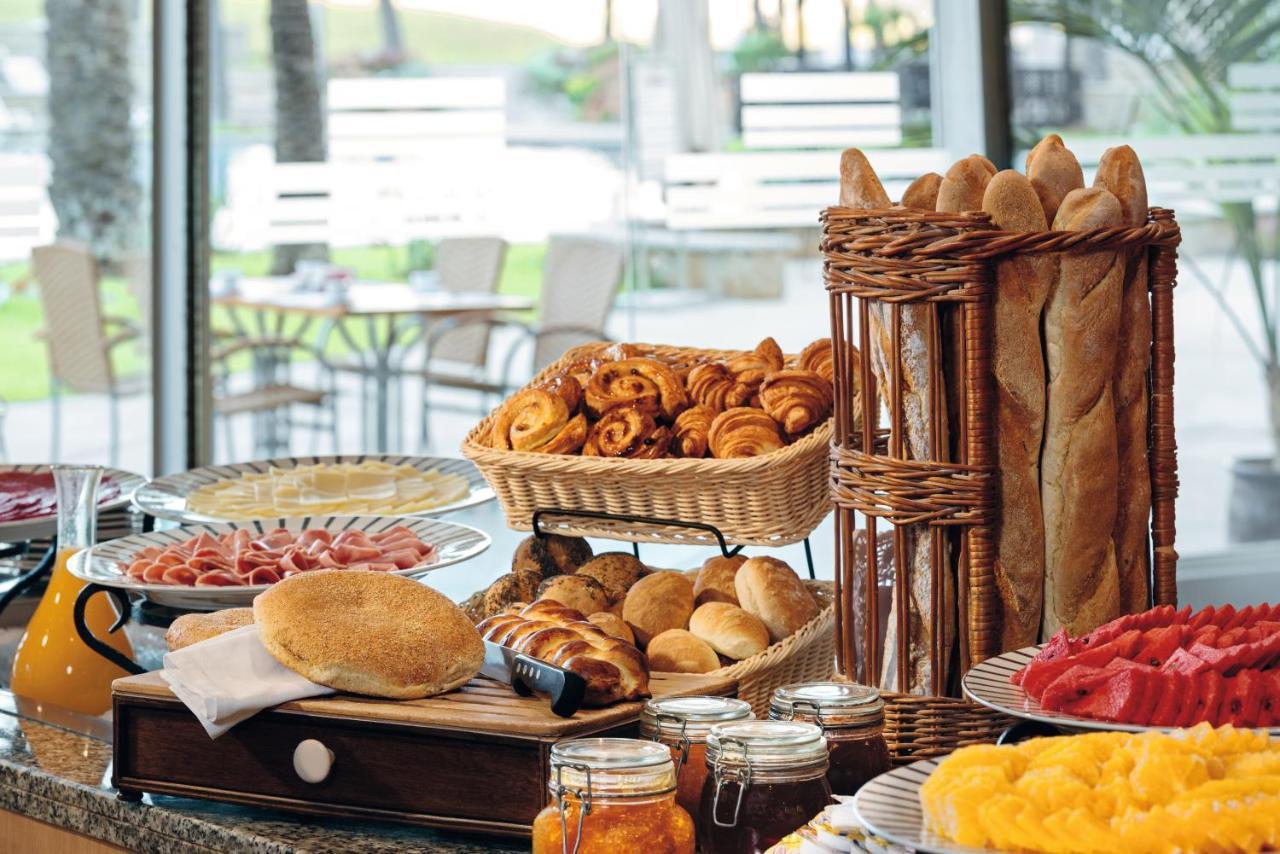 玛拉巴塔丹吉尔瑞享酒店及娱乐场 外观 照片 A breakfast buffet